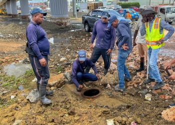 CAASD trabaja en corrección de avería provocada por excavaciones del Metro, mantiene limitado servicio de agua potable