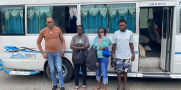 Detienen chofer de minibús transportaba a indocumentados y le ocupan pasaportes haitianos y otros documentos en San Juan de la Maguana