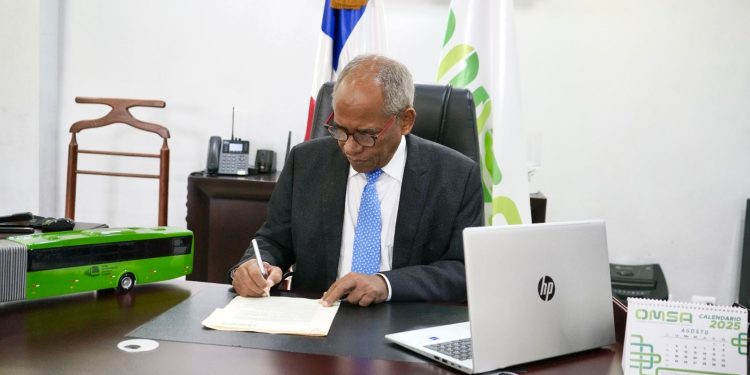 Onéximo González solicita a Compras y Contrataciones suspender su registro de proveedor del Estado para garantizar transparencia en sus funciones frente a la OMSA