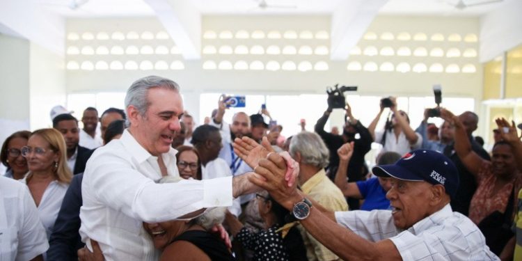 Abinader inaugurará 6 escuelas, un hospital, entregará carreteras y títulos de propiedad este fin de semana en La Vega, Santiago y el GSD