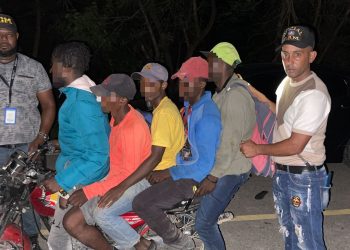 DGM detiene grupo de motoristas traficando indocumentados en horas nocturnas en las proximidades de Azúa