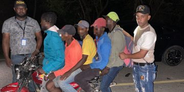 DGM detiene grupo de motoristas traficando indocumentados en horas nocturnas en las proximidades de Azúa