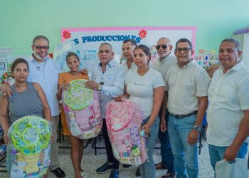 La Ruta Comunitaria de la DGDC lleva jornada asistencial a El Peñón, Barahona