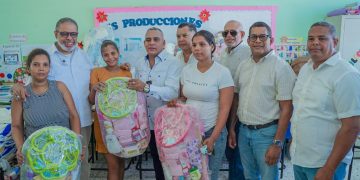 La Ruta Comunitaria de la DGDC lleva jornada asistencial a El Peñón, Barahona