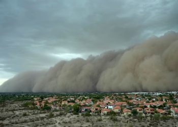 Potente tormenta de arena azotó Phoenix y dejó a miles de personas sin electricidad