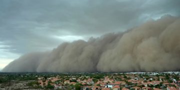 Potente tormenta de arena azotó Phoenix y dejó a miles de personas sin electricidad