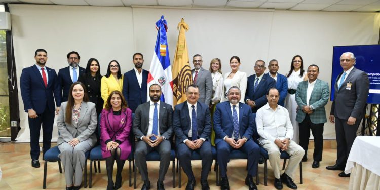 JCE presenta nueva cédula de identidad y electoral al Codessd y Participación Ciudadana