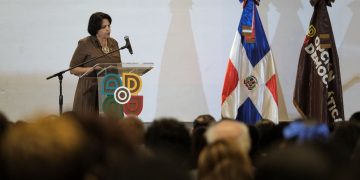 Minou Tavárez denuncia retrocesos democráticos y llama a recuperar la política como herramienta de transformación