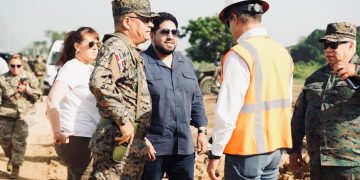 Ministro de Defensa de RD y Subsecretario de Defensa de EE.UU. recorren frontera domínico-haitiana de Manzanillo a Dajabón