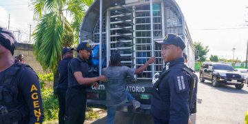 Autoridades migratorias mantienen interdicciones detienen 1,176 indocumentados y deportan 1,493