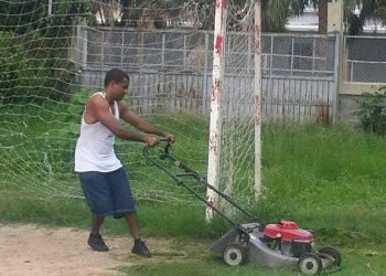 Comunitarios de Pueblo Nuevo en San Cristóbal reclaman su “Canchita”, apelan a solidaridad del Politécnico Loyola