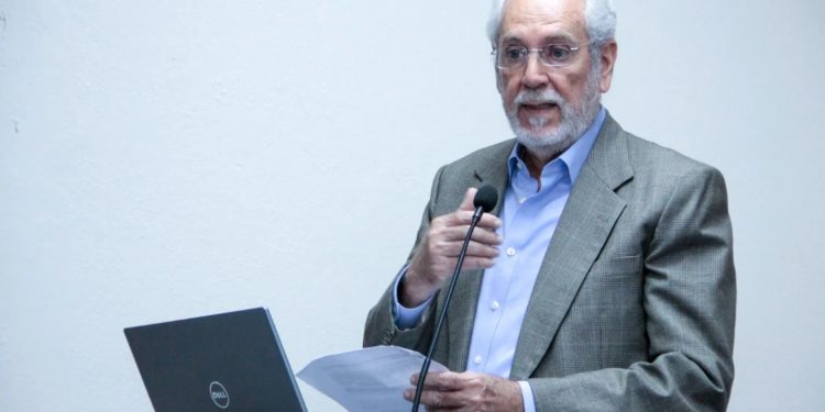 Economista Eduardo García valora construcción de más de 200 parques en gestión de Carolina