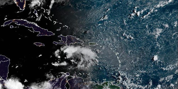 Indomet pronostica chubascos locales por incidencia de onda tropical