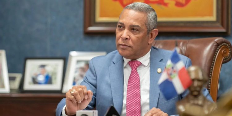 Senador Franklin Romero saluda celebración Expo Mayorista 2025