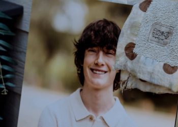 Demandan a ChatGPT por ayudar a un adolescente a quitarse la vida