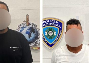 Autoridades capturan en el AILA a dos hombres requeridos por homicidios
