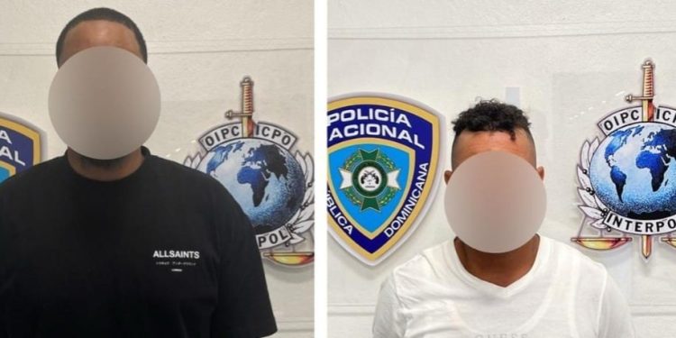 Autoridades capturan en el AILA a dos hombres requeridos por homicidios