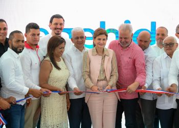 Junto a la vicepresidenta Raquel Peña senador Ricardo de los Santos entrega importantes obras en Sánchez Ramírez