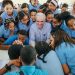 Ministro Luis Miguel De Camps motiva a jóvenes a soñar en grande al participar en almuerzo escolar en Centro Educativo Altagracia Lucas de García, en San Cristóbal