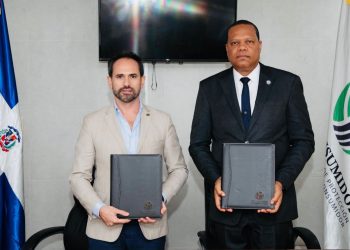 Pro Consumidor y Crime Stoppers firman memorándum para prevenir comercio ilícito