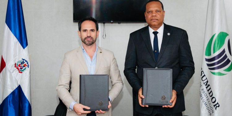 Pro Consumidor y Crime Stoppers firman memorándum para prevenir comercio ilícito