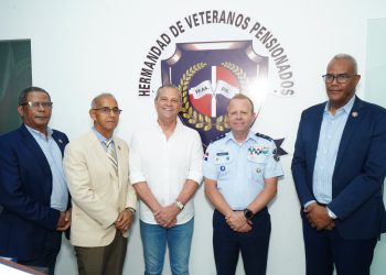 Comandante General de la Fuerza Aérea Visita La Hermandad de Veteranos