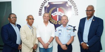 Comandante General de la Fuerza Aérea Visita La Hermandad de Veteranos