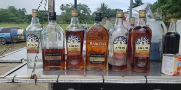 Salud Pública decomisa alcohol adulterado durante fiestas en Samaná