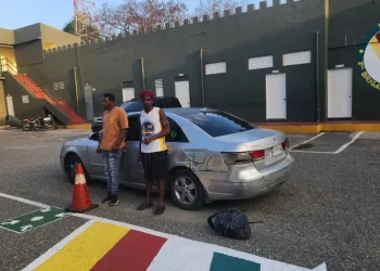 Ejército detiene a hombre que llevaba extranjero indocumentado oculto en el baúl de un vehículo