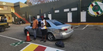 Ejército detiene a hombre que llevaba extranjero indocumentado oculto en el baúl de un vehículo