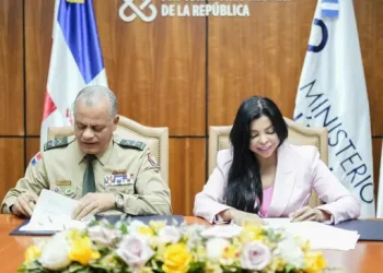 Gobierno firma acuerdo para establecer en el país la oficina regional del CLAD