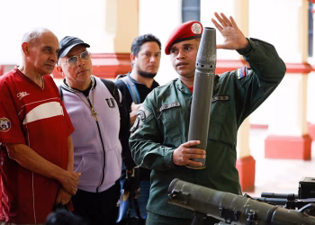 Venezuela moviliza su Armada ante despliegue militar de EEUU