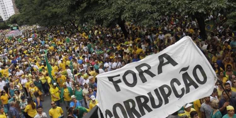 Decenas de miles protestan en São Paulo para exigir la renuncia de Lula da Silva