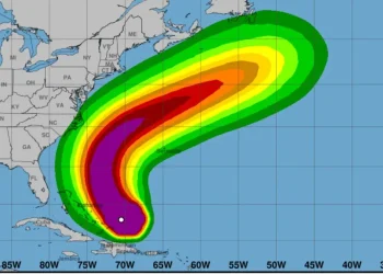 Bahamas en riesgo por paso del huracán Erin