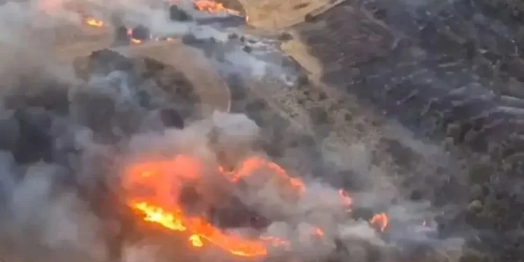 España vive una intensa ola de incendios con dos muertos y miles de desalojados