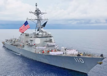 Estados Unidos despliega tres destructores en la costa de Venezuela para combatir a grupos narcotraficantes