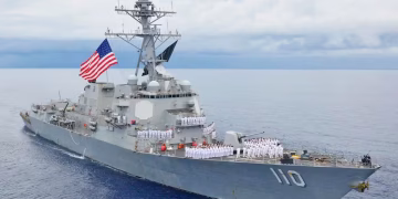 Estados Unidos despliega tres destructores en la costa de Venezuela para combatir a grupos narcotraficantes