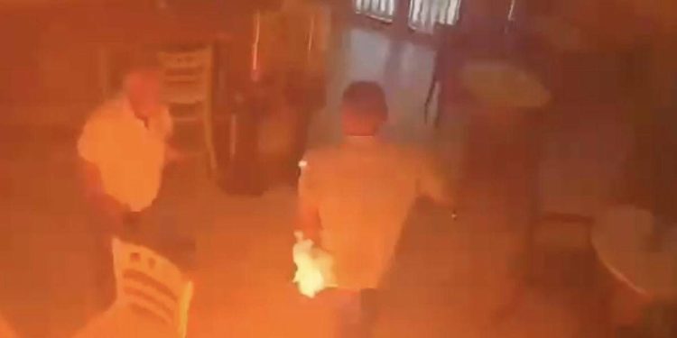 Detienen en España a hombre que incendió un bar porque no le dieron mayonesa