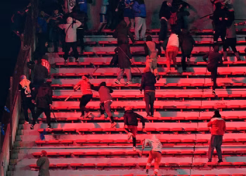 Gabriel Boric envió a su ministro del Interior a Buenos Aires tras los incidentes en el partido entre Independiente y la U de Chile