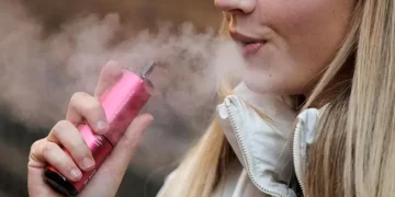 Singapur castigará con 15 latigazos y hasta 20 años de cárcel a proveedores de vapeadores