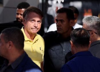 Jair Bolsonaro permanecerá internado bajo observación médica tras sufrir una crisis de hipo y vómitos