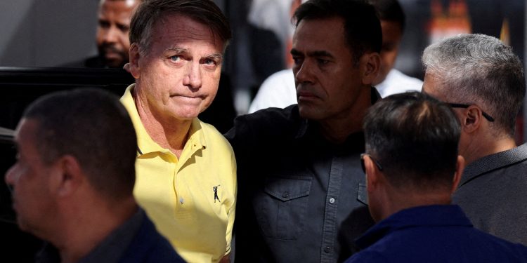 Jair Bolsonaro permanecerá internado bajo observación médica tras sufrir una crisis de hipo y vómitos