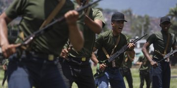 Venezuela responde con maniobras militares a la "voz amenazante" de EE.UU.