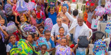 INAVI entrega cientos de útiles escolares a estudiantes del Distrito Nacional y la Provincia Santo Domingo