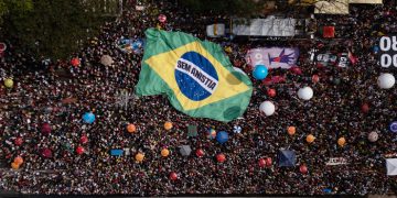 Brasil: Masivas marchas contra una amnistía a Bolsonaro y un blindaje para legisladores