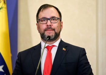 Venezuela está "preparada" para "disuadir" cualquier "aventura" de EE.UU., dice canciller