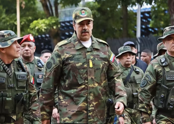 Maduro envía militares a entrenar al pueblo en uso de armas