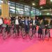 David Collado llega en bicicleta a la feria Top Resa París 2025