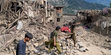 El saldo de víctimas por el terremoto en Afganistán superó las 1.400 muertes y continúan las tareas de rescate