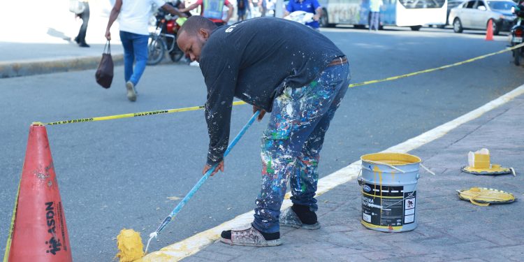 ASDN recupera espacio público en avenida Hermanas Mirabal
